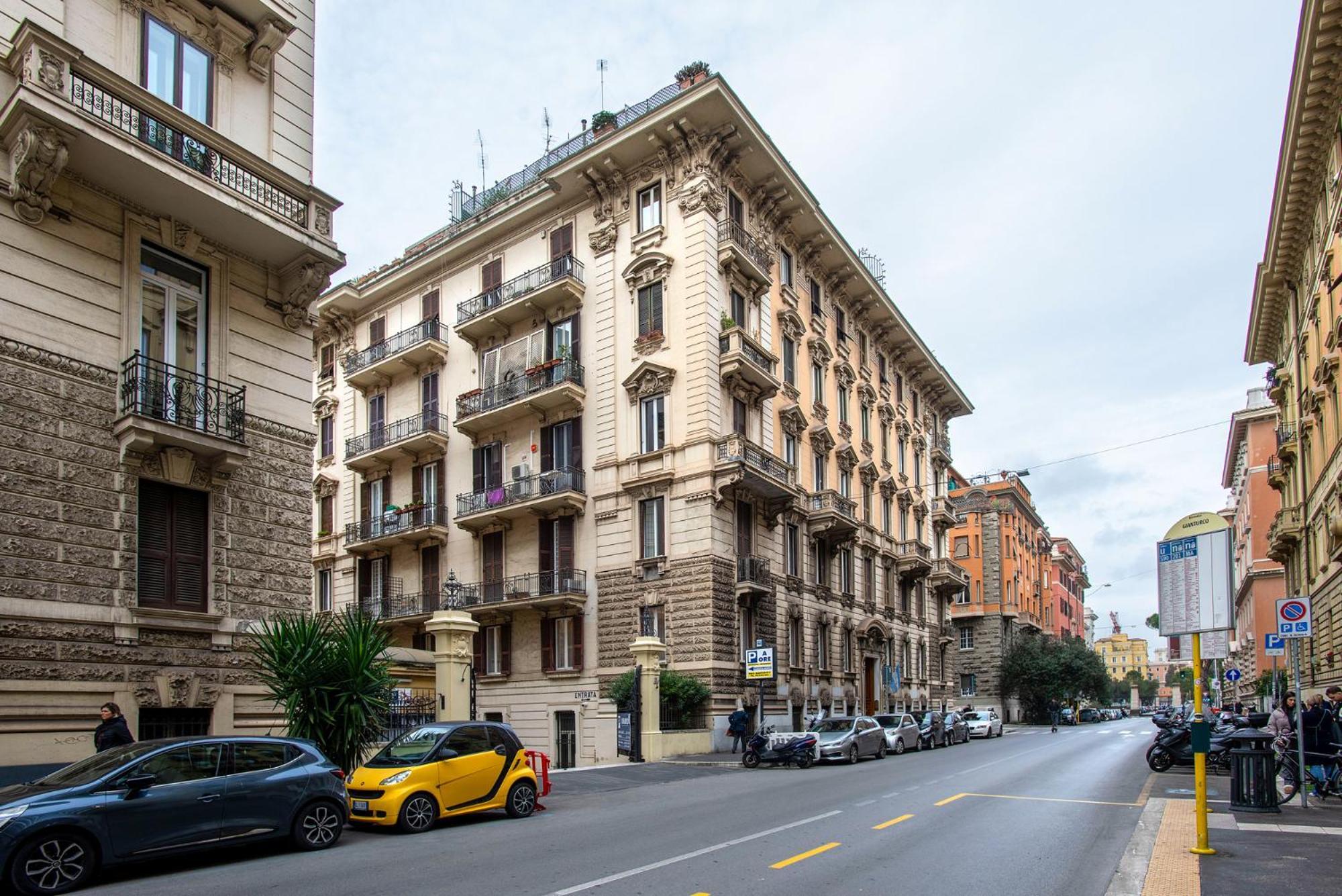 Comfortable Pied-a-terre In The Center Of Apartment *